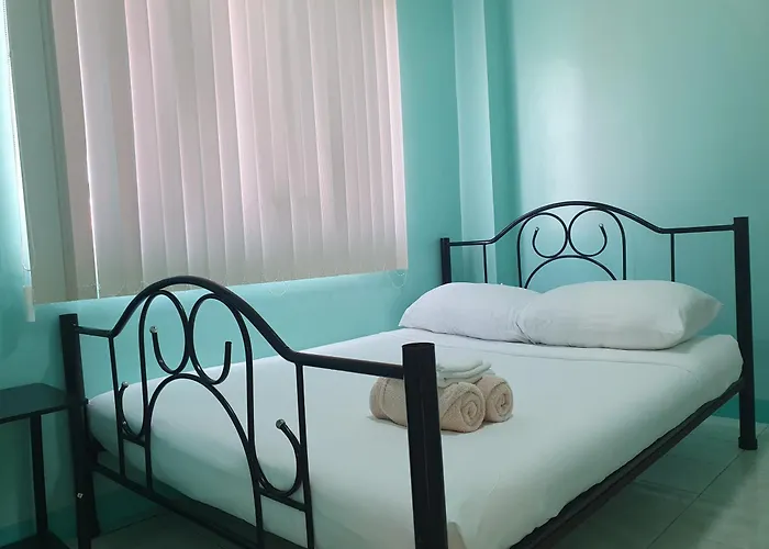 Simala House Beachfront 4br Retreat By The Sea