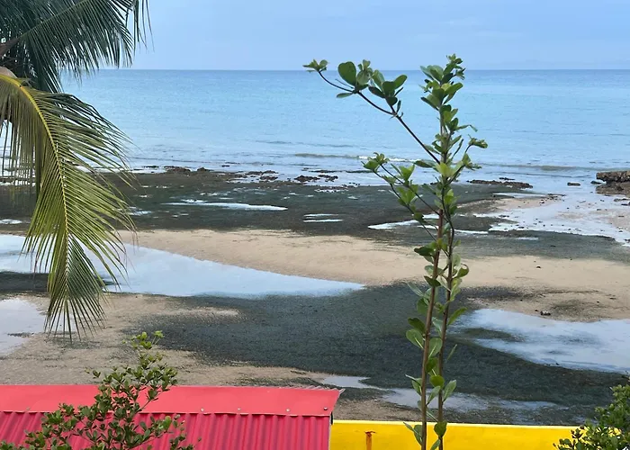 Simala House Beachfront 4br Retreat By The Sea *