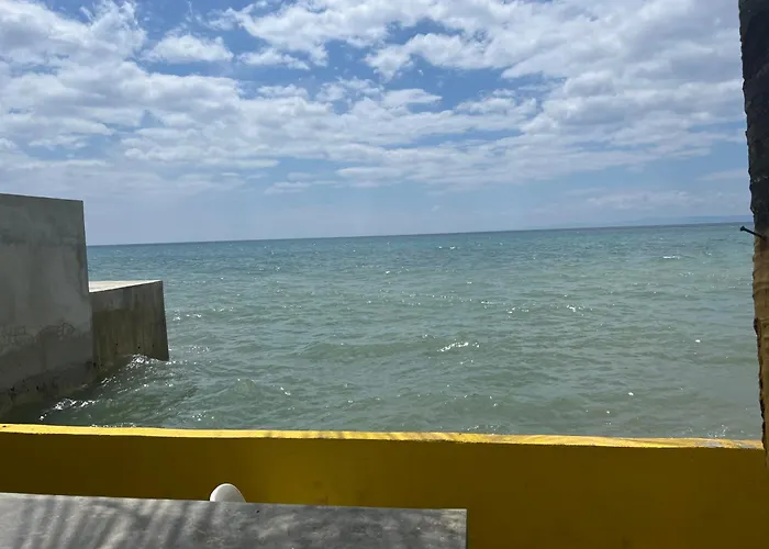 Simala House Beachfront 4br Retreat By The Sea Apartment *
